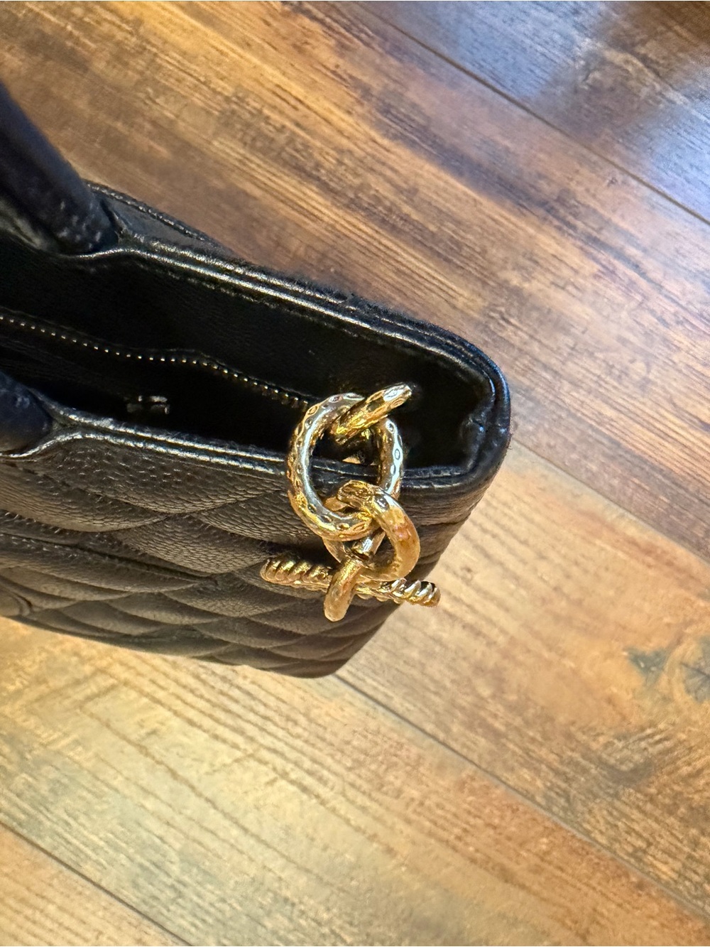 CHANEL Caviar Quilted
Medallion Tote bag in black leather. Vintage Y2K Classic - Picture 8 of 13